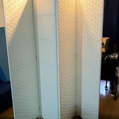 4連パーテーション 2台あります アイボリー 折りたたみ 直接引取限定の画像