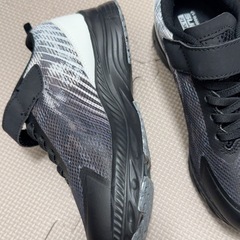 超美品 メンズ 男の子 子供 スニーカー靴 ブラック　黒21.5cm　3Eの画像