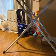 【1,000円】スタンド式アイロン台（高さ調節可・アイロン置き付）の画像