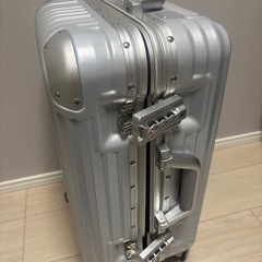 シルバー アルミ キャリーケース Sサイズ　新品の画像