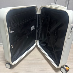 ホワイト キャリーケース 4輪 新品Sの画像