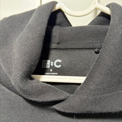 ユニクロc パーカー　ブラック　Mの画像