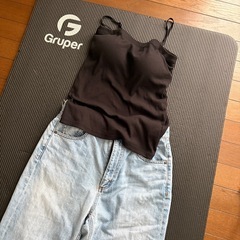 ブルーデニムジーンズ➕黒ブラトップの画像