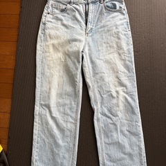 ブルーデニムジーンズ➕黒ブラトップの画像