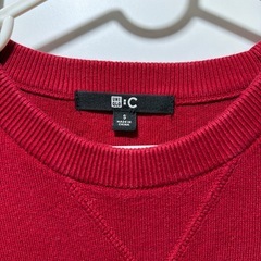 ユニクロC コットンクルーネックセーター　レッドの画像