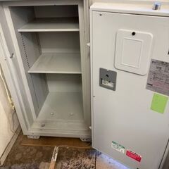 差し上げます！頑丈！耐火金庫の画像