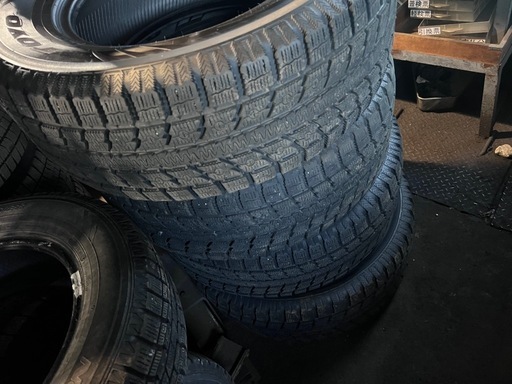 【冬タイヤ4本セット】TOYO OBSERVE GSi-5 265/65R17 残溝9〜9.5割 バリ溝 冬タイヤ スタッドレスタイヤ 4本セット 中古