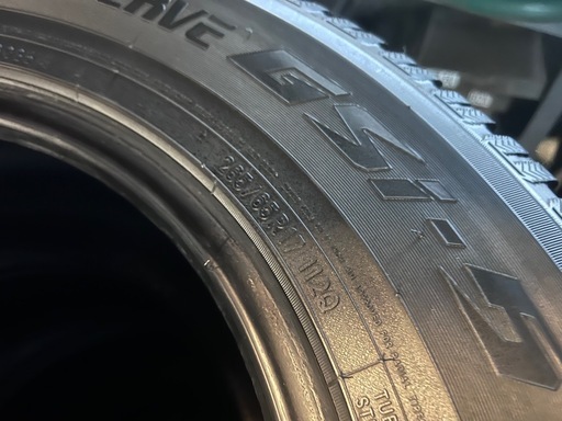 【冬タイヤ4本セット】TOYO OBSERVE GSi-5 265/65R17 残溝9〜9.5割 バリ溝 冬タイヤ スタッドレスタイヤ 4本セット 中古