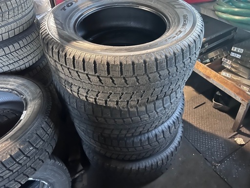 【冬タイヤ4本セット】TOYO OBSERVE GSi-5 265/65R17 残溝9〜9.5割 バリ溝 冬タイヤ スタッドレスタイヤ 4本セット 中古