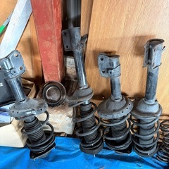 車のパーツの画像