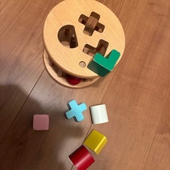 赤ちゃんのおもちゃ二種の画像