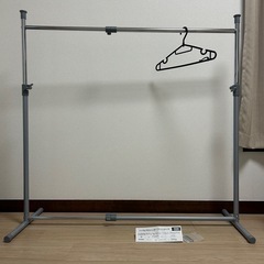 情報更新🌟伸縮ハンガーラック（IRIS）＋ハンガー30本セット 100円の画像