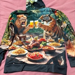 トラとライオンのユニークなデザインのフード付きパーカー。
サイズ···Mの画像