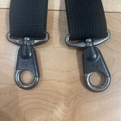 カバンのベルト　TUMI とノーブランドの画像