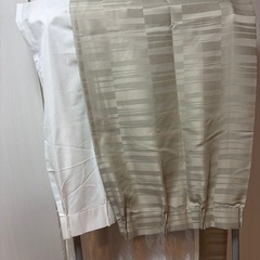 カーテン(ベージュ)の画像