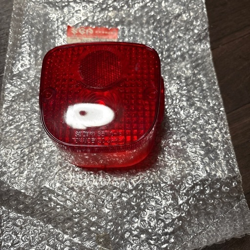スズキ　ランディ　FM50 新品　純正テールレンズ