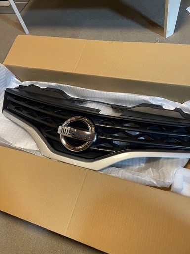 NV200 フロントグリル