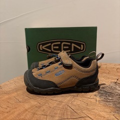KEEN キッズ　スニーカー 16cmの画像