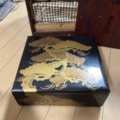 古い重箱の画像