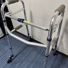 介護　歩行器の画像