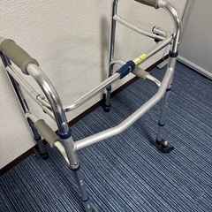 介護　歩行器の画像