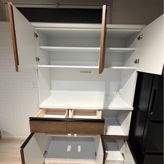 食器棚の画像
