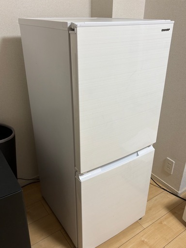 冷蔵庫　シャープ製　　  
