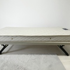 ベッドフレームの画像