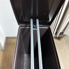 【取引中】ペダル式ゴミ箱 フタ付きの画像