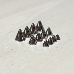 ②ピアスキャッチ ボディピアス 16Gの画像