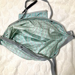 ペパーミントグリーン　チェック柄エコバッグ 折り畳み エコバック: 肩掛け　男女兼用　未使用ですが難あり　ケース付きの画像