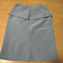 刺繍半袖とブルースカートの画像