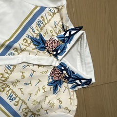 刺繍半袖とブルースカートの画像