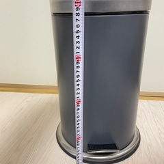 ステンレスゴミ箱の画像