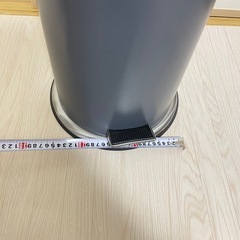 ステンレスゴミ箱の画像
