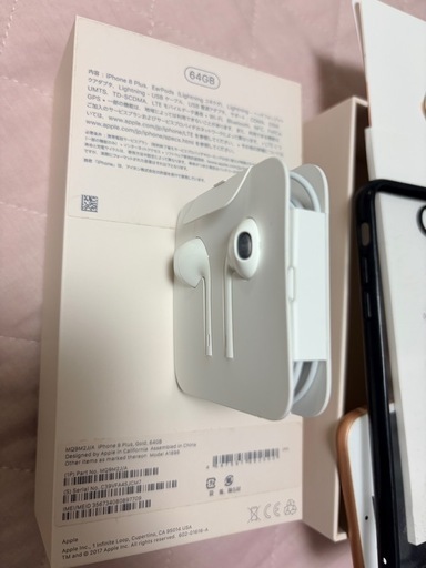 ①【美品】iPhone 8 Plus 64GB 本体 箱・純正付属品あり / 割れ傷なし