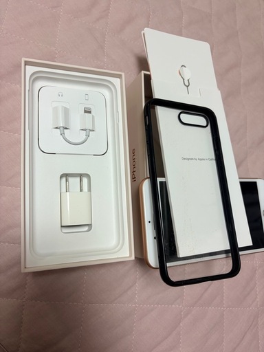 ①【美品】iPhone 8 Plus 64GB 本体 箱・純正付属品あり / 割れ傷なし