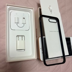 ①【美品】iPhone 8 Plus 64GB 本体 箱・純正付属品あり / 割れ傷なしの画像