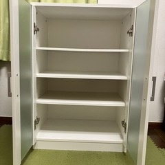 食器棚の画像
