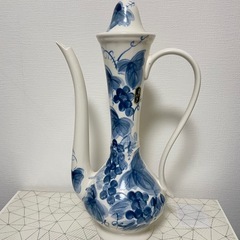 綺麗な西洋風の手描き花瓶の画像