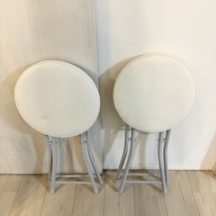 ニトリ折りたたみ式イス2つの画像