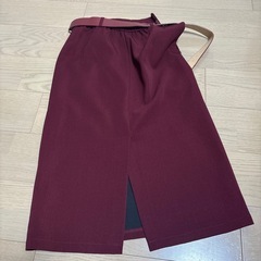 赤スカートベルト付きの画像