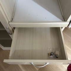 急募 キッチンカウンター･食器棚の画像