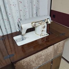 足踏みミシン、JUKI製ロータリックス「型式HZ-253」1960年代製の画像