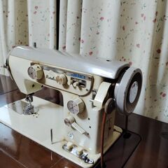 足踏みミシン、JUKI製ロータリックス「型式HZ-253」1960年代製の画像