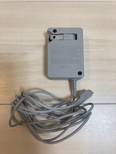  【お取引決定】 
Newニンテンドー2DSLL　充電器付属　ドラクエXI ソフト付き