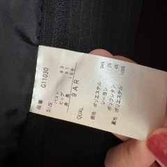 グレーストライプ柄スーツの画像