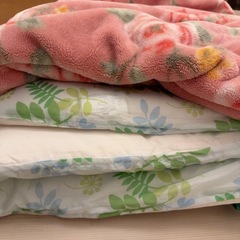 布団と毛布の画像