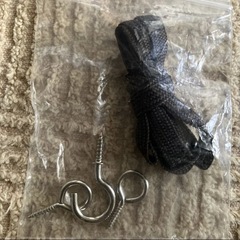 焦茶の紐と金具　額を留めるもの？　金具の長さ　約　大3㎝、小2㎝の画像