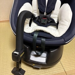 Combi 回転式 チャイルドシート クルムーヴスマートの画像
